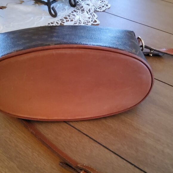 Louis Vuitton Drouot Crossbody Handbag - Picture 2 of 16